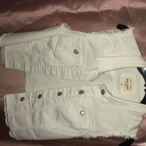 Sleeveless jacket